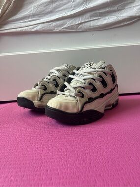 White and Black Osiris D3 2001 skate shoes